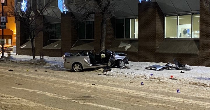 Crash prompts road closure in downtown Winnipeg – Winnipeg
